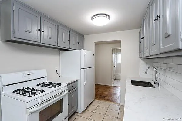 178 Jervis Avenue, Babylon, NY, 1 Bedroom Bedrooms, 4 Rooms Rooms,1 BathroomBathrooms,Residential Lease,For Rent,Jervis,0,1033016 178 Jervis Avenue, Babylon, NY, 1 Bedroom Bedrooms, 4 Rooms Rooms,1 BathroomBathrooms,Residential Lease,For Rent,Jervis,0,1033016