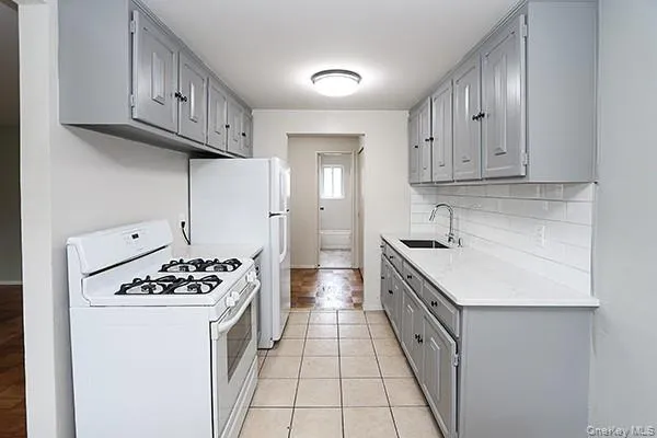 178 Jervis Avenue, Babylon, NY, 1 Bedroom Bedrooms, 4 Rooms Rooms,1 BathroomBathrooms,Residential Lease,For Rent,Jervis,0,1033016 178 Jervis Avenue, Babylon, NY, 1 Bedroom Bedrooms, 4 Rooms Rooms,1 BathroomBathrooms,Residential Lease,For Rent,Jervis,0,1033016