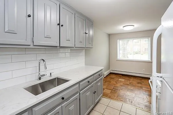 178 Jervis Avenue, Babylon, NY, 1 Bedroom Bedrooms, 4 Rooms Rooms,1 BathroomBathrooms,Residential Lease,For Rent,Jervis,0,1033016 178 Jervis Avenue, Babylon, NY, 1 Bedroom Bedrooms, 4 Rooms Rooms,1 BathroomBathrooms,Residential Lease,For Rent,Jervis,0,1033016