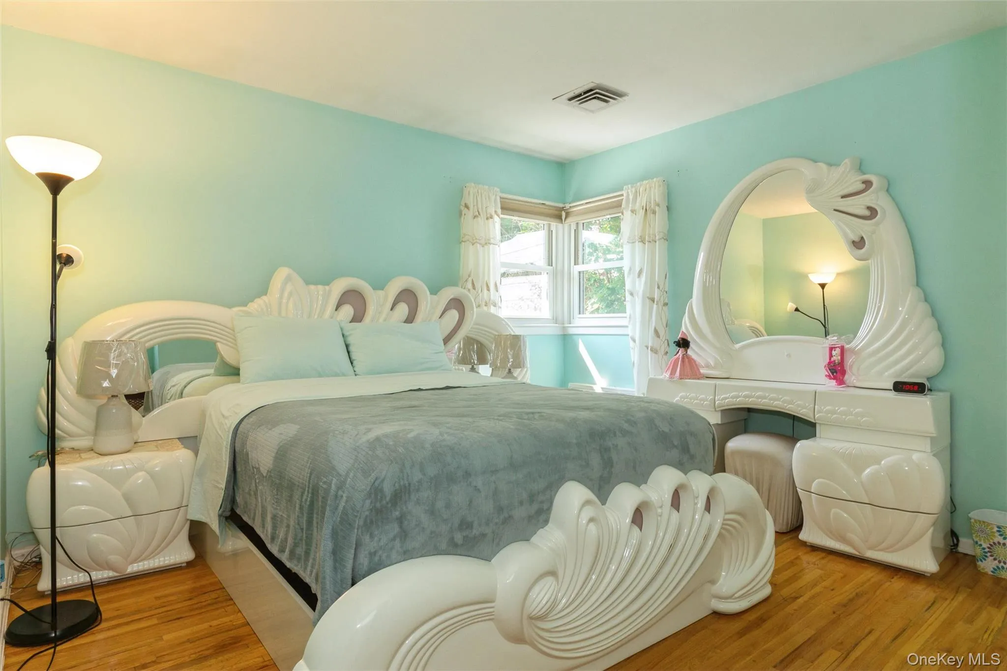 786 Carl Avenue, Hempstead, NY, 4 Bedrooms Bedrooms, 11 Rooms Rooms,2 BathroomsBathrooms,Residential,For Rent,Carl,0,1033017 786 Carl Avenue, Hempstead, NY, 4 Bedrooms Bedrooms, 11 Rooms Rooms,2 BathroomsBathrooms,Residential,For Rent,Carl,0,1033017