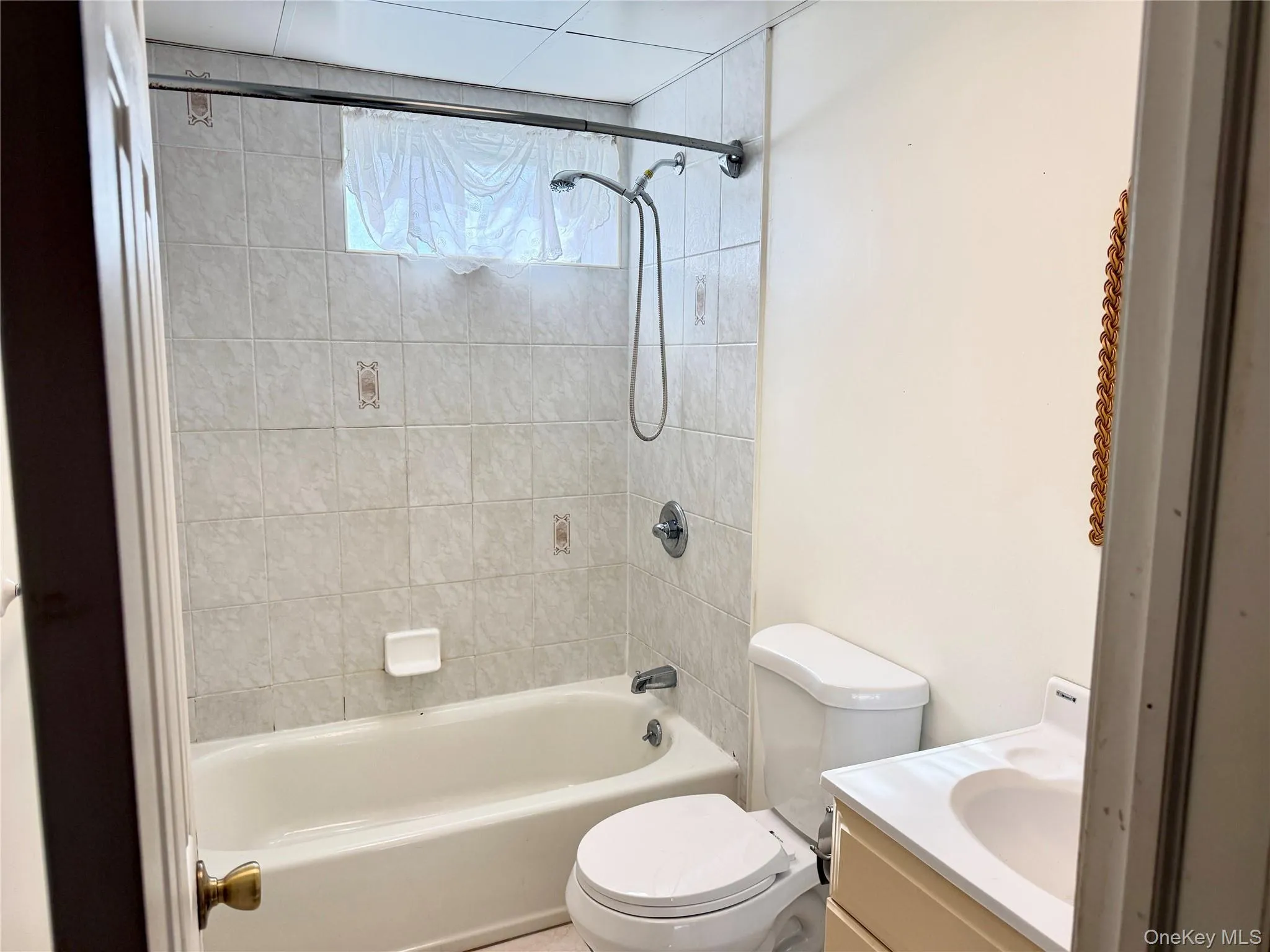 356 Woodfield Road, Hempstead, NY, 7 Bedrooms Bedrooms, 12 Rooms Rooms,4 BathroomsBathrooms,Residential,For Rent,Woodfield,0,1033019 356 Woodfield Road, Hempstead, NY, 7 Bedrooms Bedrooms, 12 Rooms Rooms,4 BathroomsBathrooms,Residential,For Rent,Woodfield,0,1033019