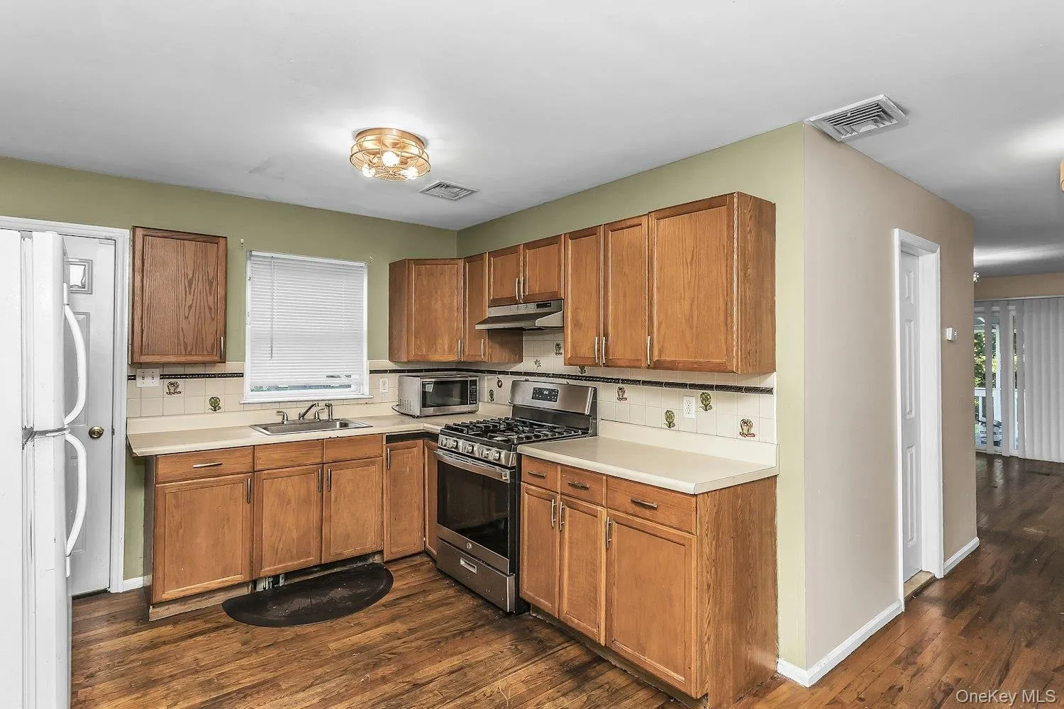356 Woodfield Road, Hempstead, NY, 4 Bedrooms Bedrooms, 9 Rooms Rooms,4 BathroomsBathrooms,Residential,For Rent,Woodfield,0,1033019 356 Woodfield Road, Hempstead, NY, 4 Bedrooms Bedrooms, 9 Rooms Rooms,4 BathroomsBathrooms,Residential,For Rent,Woodfield,0,1033019