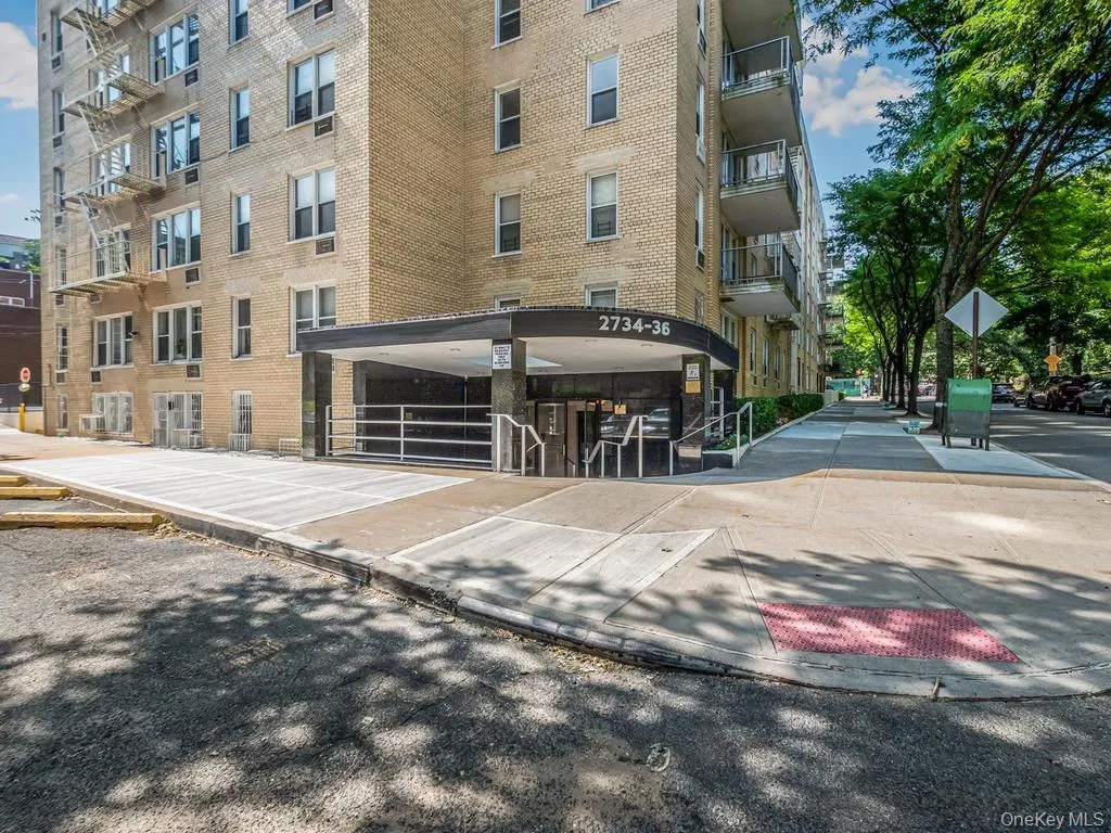 2736 Independence Avenue, New York, NY, 1 Bedroom Bedrooms, 3 Rooms Rooms,1 BathroomBathrooms,Residential,For Rent,Independence,0,1033022 2736 Independence Avenue, New York, NY, 1 Bedroom Bedrooms, 3 Rooms Rooms,1 BathroomBathrooms,Residential,For Rent,Independence,0,1033022