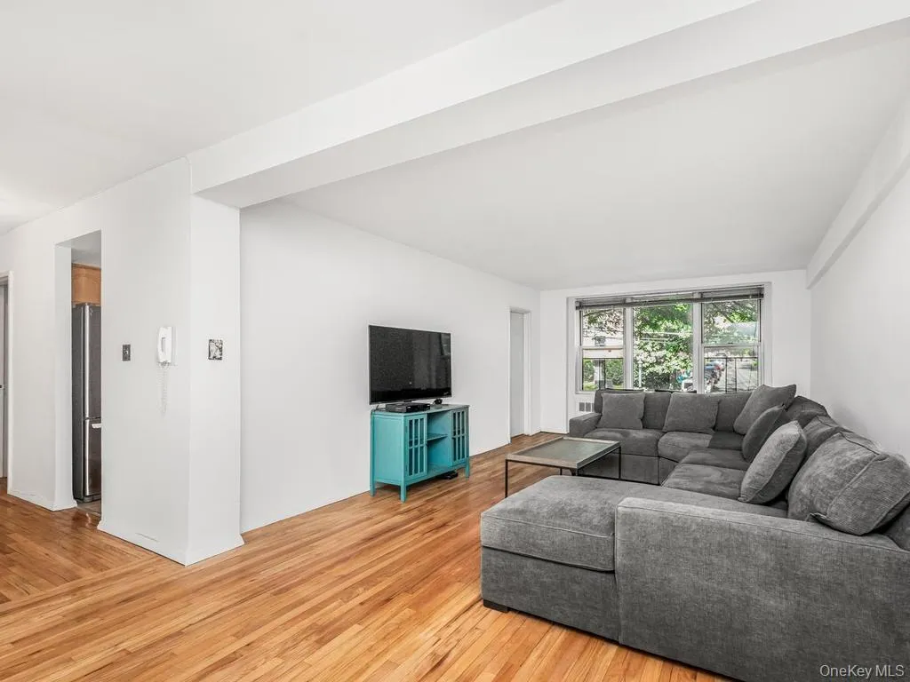 2736 Independence Avenue, New York, NY, 1 Bedroom Bedrooms, 3 Rooms Rooms,1 BathroomBathrooms,Residential,For Rent,Independence,0,1033022 2736 Independence Avenue, New York, NY, 1 Bedroom Bedrooms, 3 Rooms Rooms,1 BathroomBathrooms,Residential,For Rent,Independence,0,1033022
