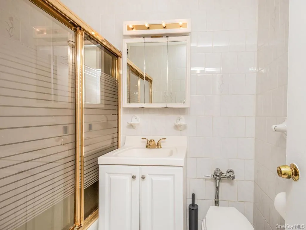2736 Independence Avenue, New York, NY, 1 Bedroom Bedrooms, 3 Rooms Rooms,1 BathroomBathrooms,Residential,For Rent,Independence,0,1033022 2736 Independence Avenue, New York, NY, 1 Bedroom Bedrooms, 3 Rooms Rooms,1 BathroomBathrooms,Residential,For Rent,Independence,0,1033022