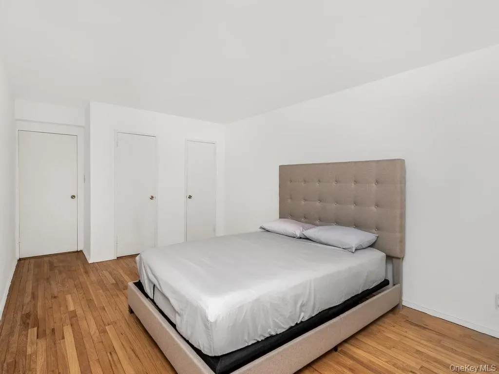 2736 Independence Avenue, New York, NY, 1 Bedroom Bedrooms, 3 Rooms Rooms,1 BathroomBathrooms,Residential,For Rent,Independence,0,1033022 2736 Independence Avenue, New York, NY, 1 Bedroom Bedrooms, 3 Rooms Rooms,1 BathroomBathrooms,Residential,For Rent,Independence,0,1033022