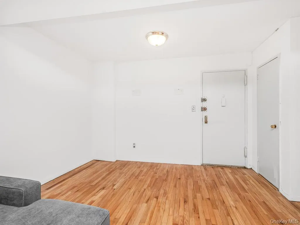 2736 Independence Avenue, New York, NY, 1 Bedroom Bedrooms, 3 Rooms Rooms,1 BathroomBathrooms,Residential,For Rent,Independence,0,1033022 2736 Independence Avenue, New York, NY, 1 Bedroom Bedrooms, 3 Rooms Rooms,1 BathroomBathrooms,Residential,For Rent,Independence,0,1033022