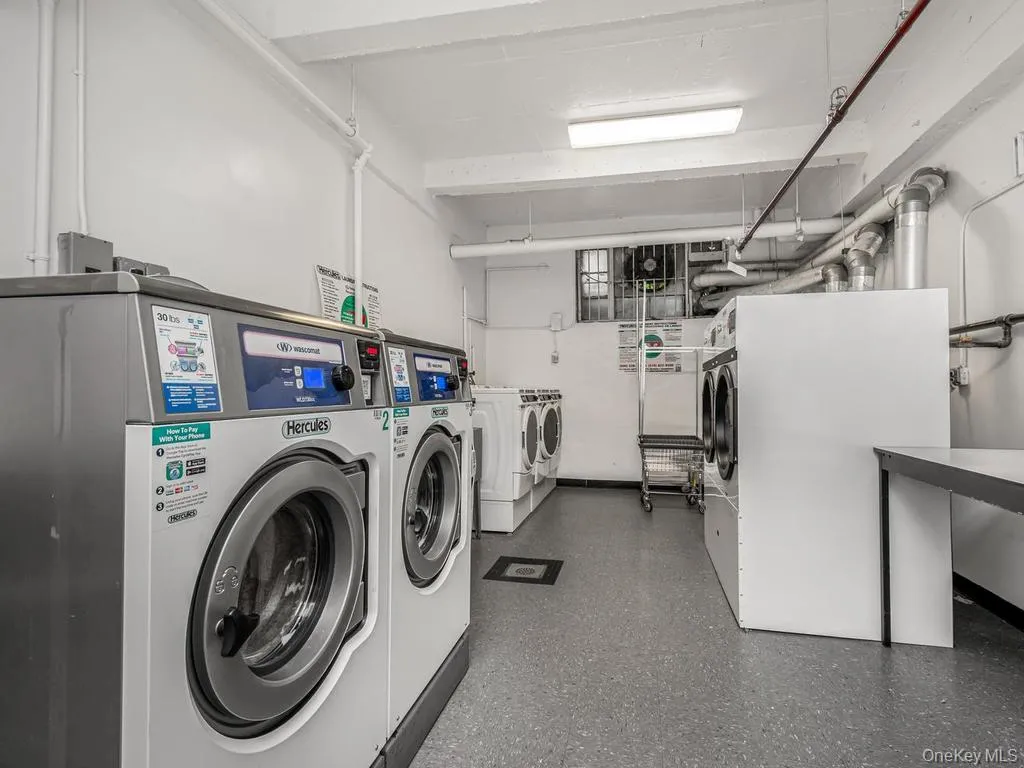 2736 Independence Avenue, New York, NY, 1 Bedroom Bedrooms, 3 Rooms Rooms,1 BathroomBathrooms,Residential,For Rent,Independence,0,1033022 2736 Independence Avenue, New York, NY, 1 Bedroom Bedrooms, 3 Rooms Rooms,1 BathroomBathrooms,Residential,For Rent,Independence,0,1033022