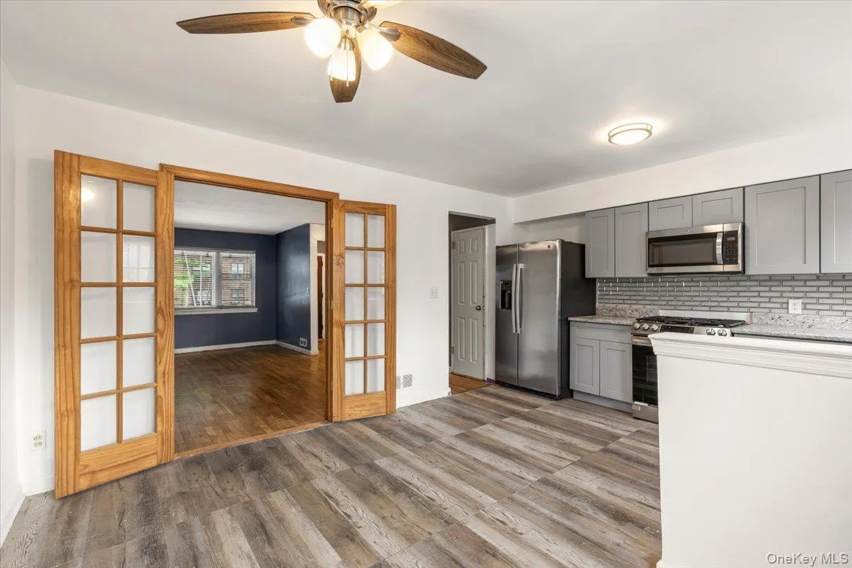 1319 Hicks Street, New York, NY, 3 Bedrooms Bedrooms, 6 Rooms Rooms,1 BathroomBathrooms,Residential,For Rent,Hicks,0,1033031 1319 Hicks Street, New York, NY, 3 Bedrooms Bedrooms, 6 Rooms Rooms,1 BathroomBathrooms,Residential,For Rent,Hicks,0,1033031