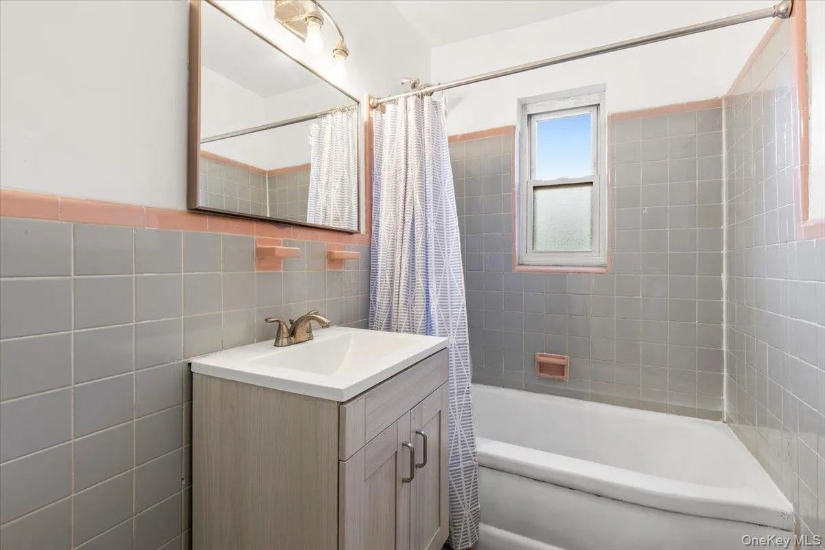1319 Hicks Street, New York, NY, 3 Bedrooms Bedrooms, 6 Rooms Rooms,1 BathroomBathrooms,Residential,For Rent,Hicks,0,1033031 1319 Hicks Street, New York, NY, 3 Bedrooms Bedrooms, 6 Rooms Rooms,1 BathroomBathrooms,Residential,For Rent,Hicks,0,1033031