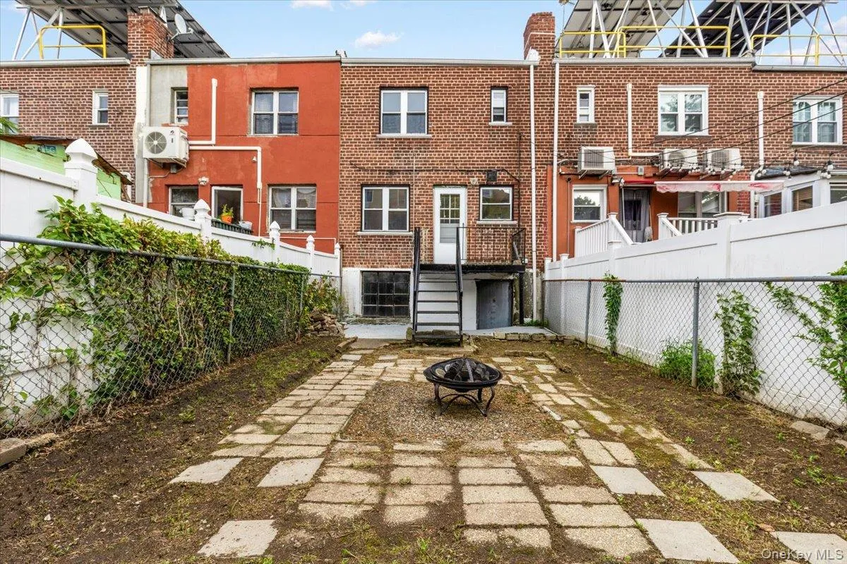 1319 Hicks Street, New York, NY, 3 Bedrooms Bedrooms, 6 Rooms Rooms,1 BathroomBathrooms,Residential,For Rent,Hicks,0,1033031 1319 Hicks Street, New York, NY, 3 Bedrooms Bedrooms, 6 Rooms Rooms,1 BathroomBathrooms,Residential,For Rent,Hicks,0,1033031