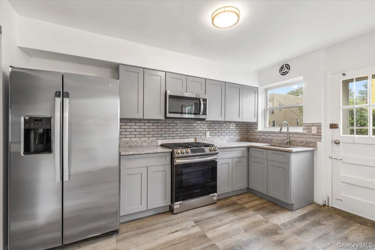 1319 Hicks Street, New York, NY, 3 Bedrooms Bedrooms, 6 Rooms Rooms,1 BathroomBathrooms,Residential,For Rent,Hicks,0,1033031 1319 Hicks Street, New York, NY, 3 Bedrooms Bedrooms, 6 Rooms Rooms,1 BathroomBathrooms,Residential,For Rent,Hicks,0,1033031