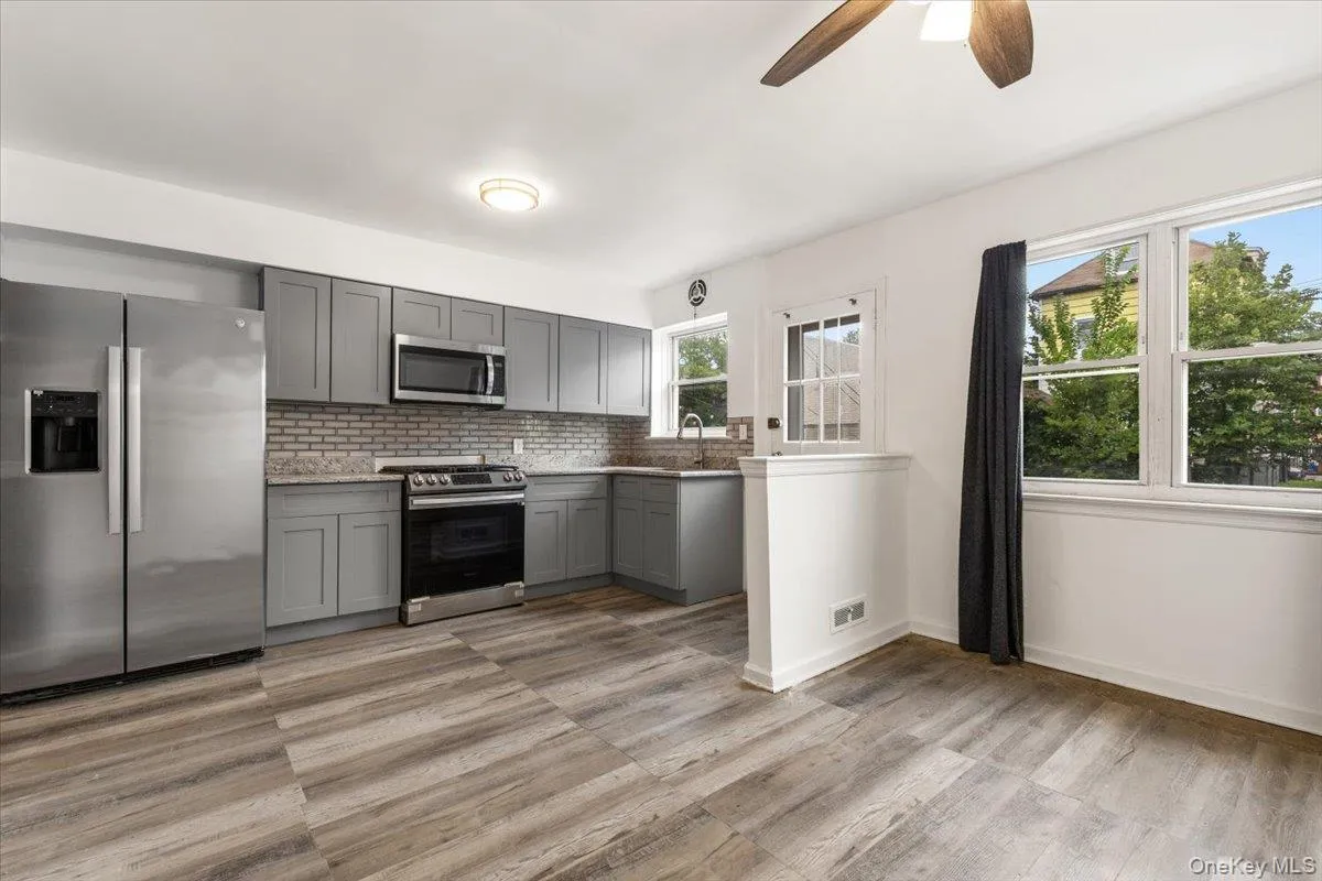 1319 Hicks Street, New York, NY, 3 Bedrooms Bedrooms, 6 Rooms Rooms,1 BathroomBathrooms,Residential,For Rent,Hicks,0,1033031 1319 Hicks Street, New York, NY, 3 Bedrooms Bedrooms, 6 Rooms Rooms,1 BathroomBathrooms,Residential,For Rent,Hicks,0,1033031