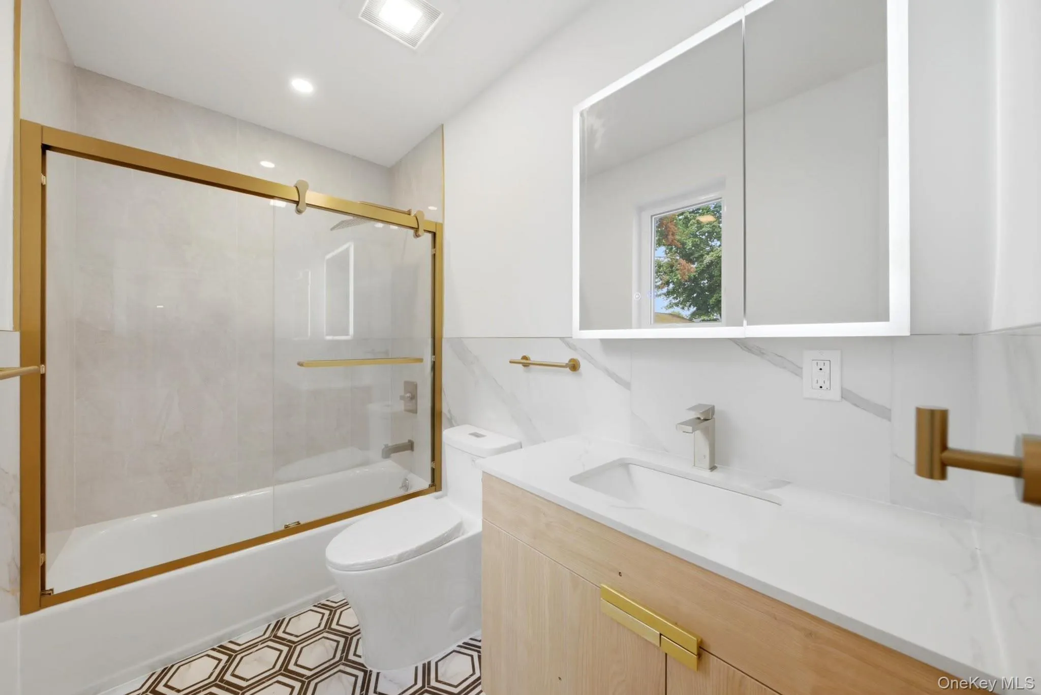 136 Udall Road, Islip, NY, 5 Bedrooms Bedrooms, 8 Rooms Rooms,3 BathroomsBathrooms,Residential,For Rent,Udall,0,1033032 136 Udall Road, Islip, NY, 5 Bedrooms Bedrooms, 8 Rooms Rooms,3 BathroomsBathrooms,Residential,For Rent,Udall,0,1033032