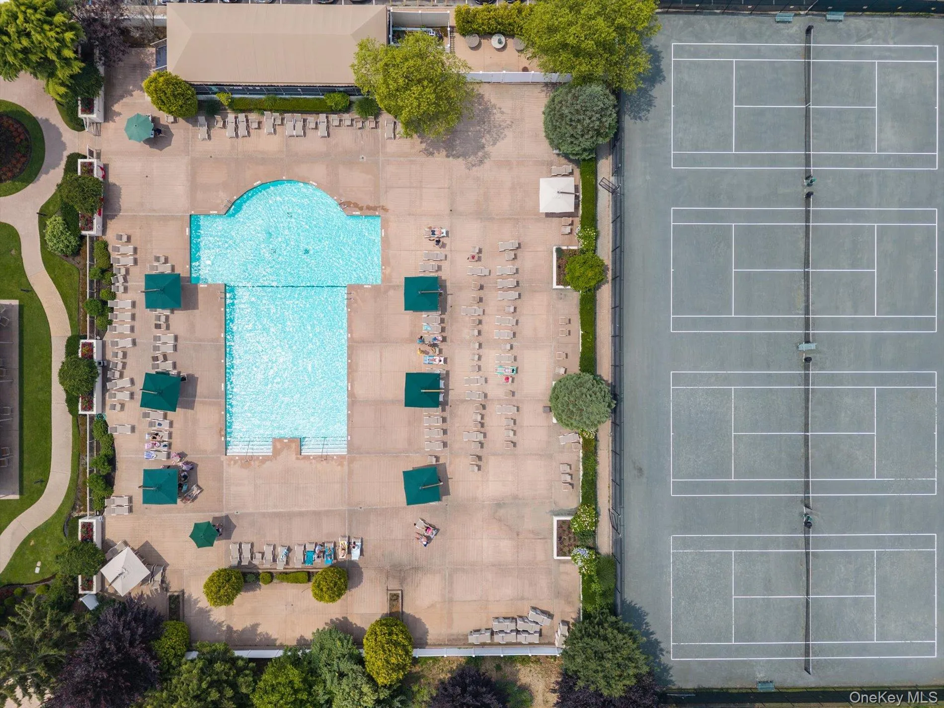 Pool/Tennis Pool/Tennis