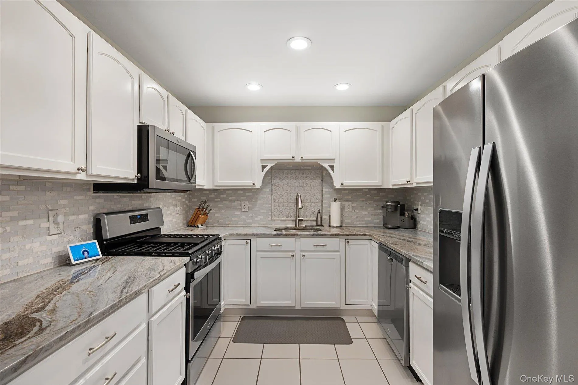 1116 Savoy Drive, Huntington, NY, 2 Bedrooms Bedrooms, 4 Rooms Rooms,2 BathroomsBathrooms,Residential,For Rent,Savoy,0,1033034 1116 Savoy Drive, Huntington, NY, 2 Bedrooms Bedrooms, 4 Rooms Rooms,2 BathroomsBathrooms,Residential,For Rent,Savoy,0,1033034