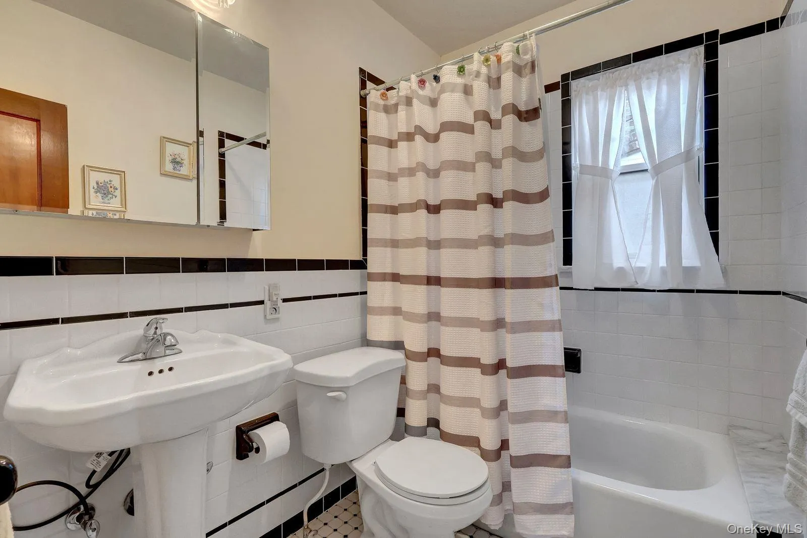 7718 86th Street, New York, NY, 3 Bedrooms Bedrooms, 7 Rooms Rooms,1 BathroomBathrooms,Residential,For Rent,86th,0,1033043 7718 86th Street, New York, NY, 3 Bedrooms Bedrooms, 7 Rooms Rooms,1 BathroomBathrooms,Residential,For Rent,86th,0,1033043