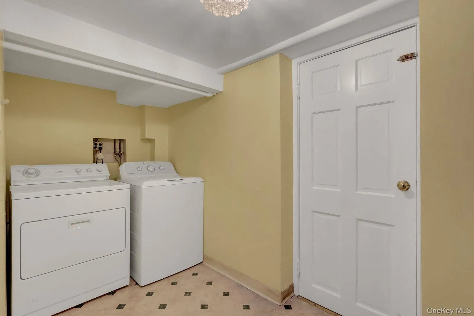 7718 86th Street, New York, NY, 3 Bedrooms Bedrooms, 7 Rooms Rooms,1 BathroomBathrooms,Residential,For Rent,86th,0,1033043 7718 86th Street, New York, NY, 3 Bedrooms Bedrooms, 7 Rooms Rooms,1 BathroomBathrooms,Residential,For Rent,86th,0,1033043