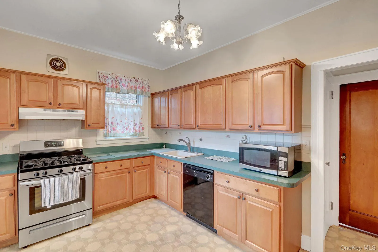 7718 86th Street, New York, NY, 3 Bedrooms Bedrooms, 7 Rooms Rooms,1 BathroomBathrooms,Residential,For Rent,86th,0,1033043 7718 86th Street, New York, NY, 3 Bedrooms Bedrooms, 7 Rooms Rooms,1 BathroomBathrooms,Residential,For Rent,86th,0,1033043
