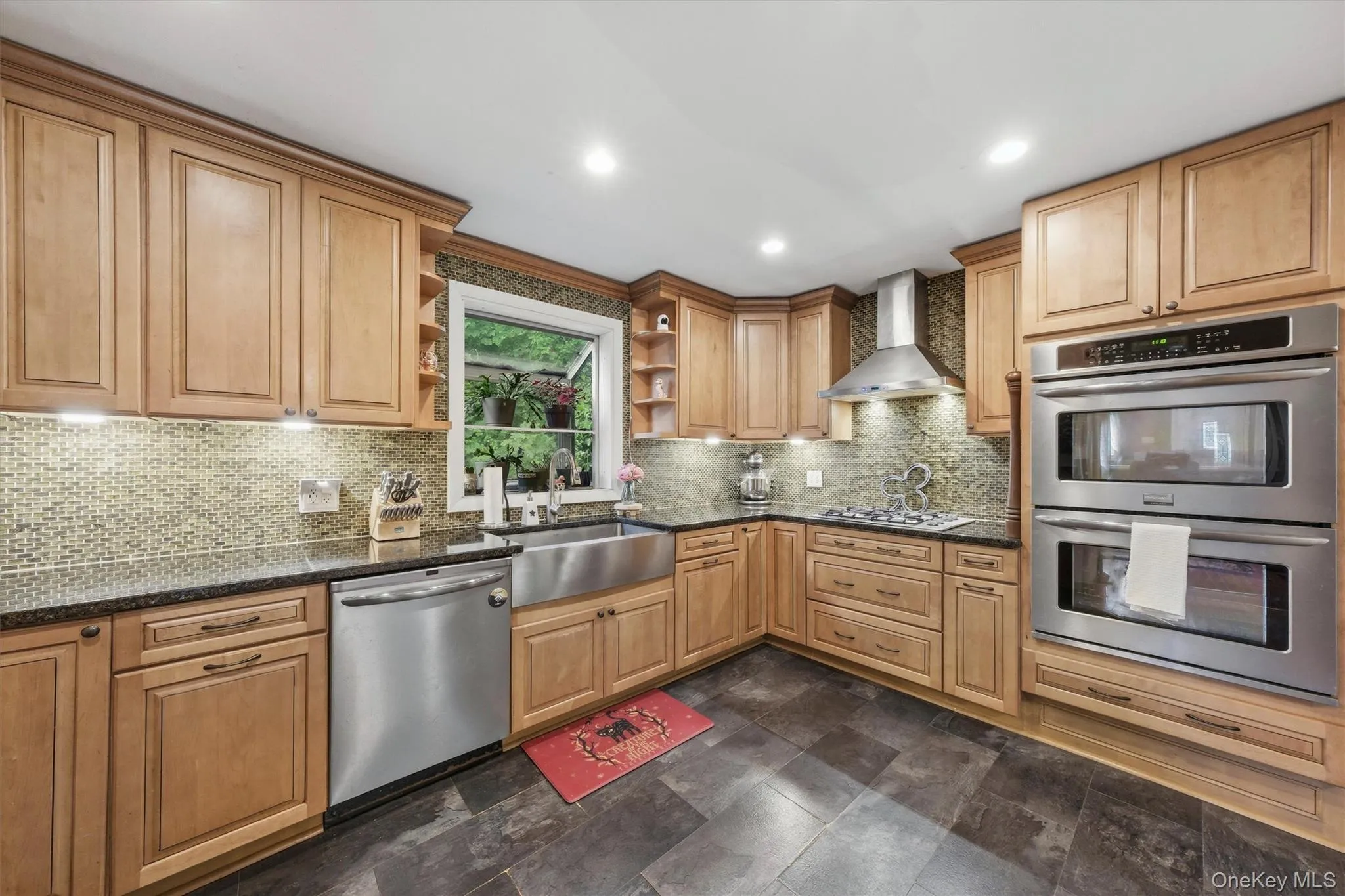 Amazing Custom Kitchen!!!Wouldn't your home chef love it? Amazing Custom Kitchen!!!Wouldn't your home chef love it?