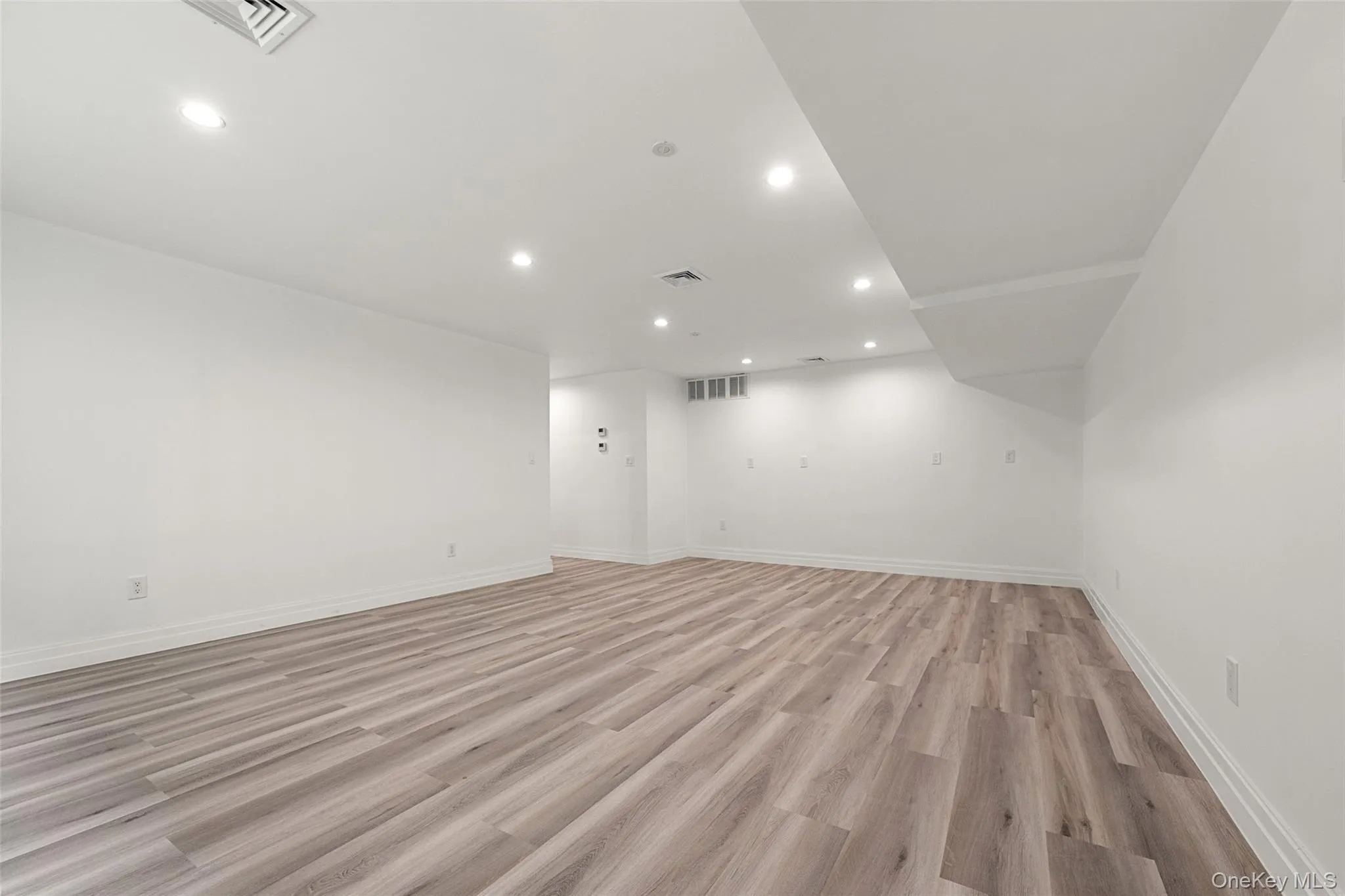4 Angelas Place, New York, NY, 5 Bedrooms Bedrooms, 25 Rooms Rooms,4 BathroomsBathrooms,Residential,For Rent,Angelas,0,1033058 4 Angelas Place, New York, NY, 5 Bedrooms Bedrooms, 25 Rooms Rooms,4 BathroomsBathrooms,Residential,For Rent,Angelas,0,1033058