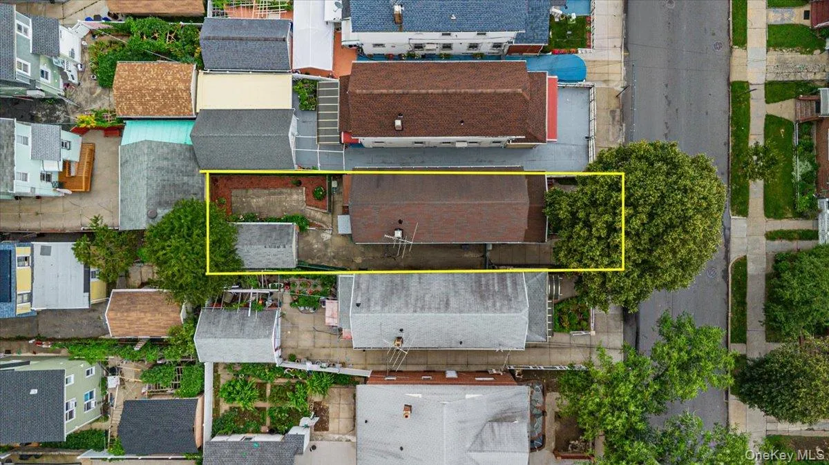88-32 187th Place, New York, NY, 3 Bedrooms Bedrooms, 8 Rooms Rooms,1 BathroomBathrooms,Residential,For Rent,187th,0,1033080 88-32 187th Place, New York, NY, 3 Bedrooms Bedrooms, 8 Rooms Rooms,1 BathroomBathrooms,Residential,For Rent,187th,0,1033080