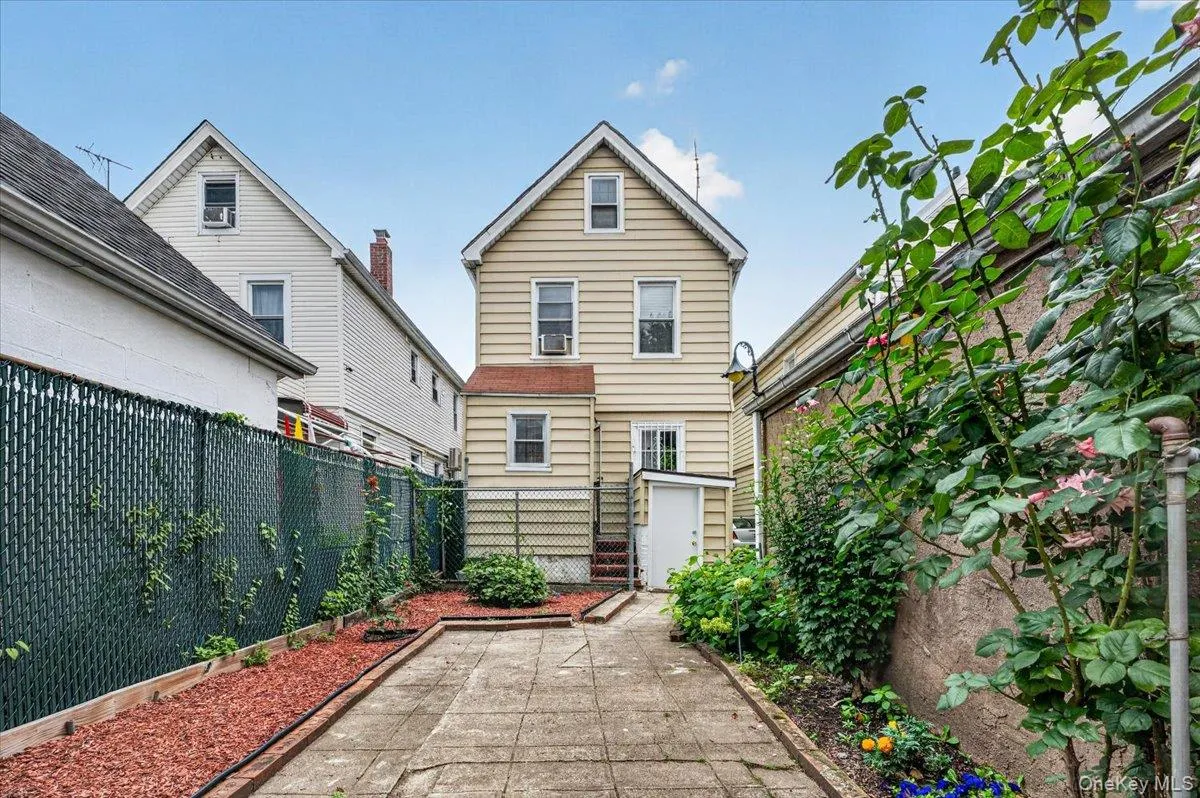 88-32 187th Place, New York, NY, 3 Bedrooms Bedrooms, 8 Rooms Rooms,1 BathroomBathrooms,Residential,For Rent,187th,0,1033080 88-32 187th Place, New York, NY, 3 Bedrooms Bedrooms, 8 Rooms Rooms,1 BathroomBathrooms,Residential,For Rent,187th,0,1033080