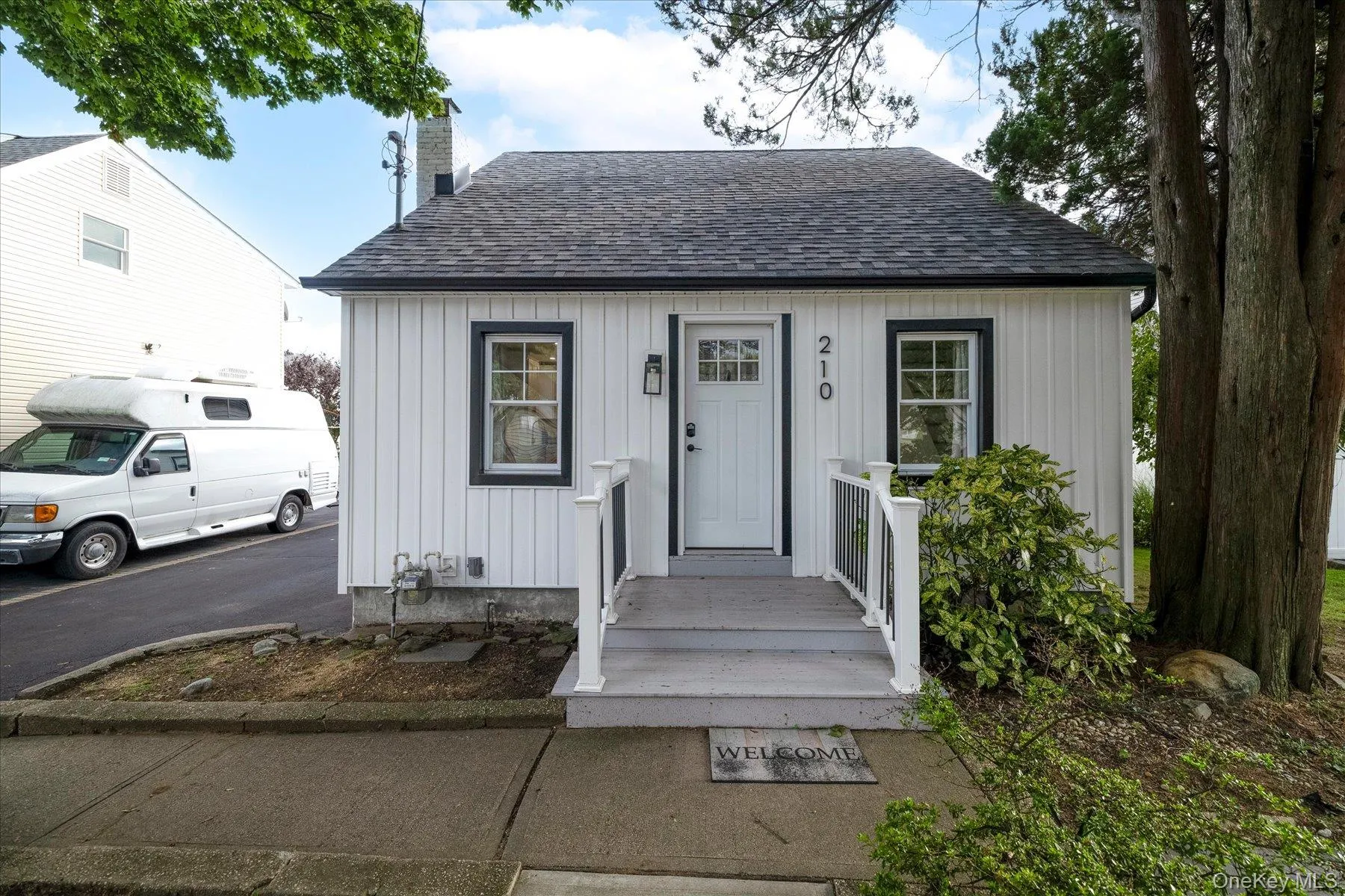 210 Delaware Avenue, Oyster Bay, NY, 3 Bedrooms Bedrooms, 7 Rooms Rooms,2 BathroomsBathrooms,Residential,For Rent,Delaware,0,1033084 210 Delaware Avenue, Oyster Bay, NY, 3 Bedrooms Bedrooms, 7 Rooms Rooms,2 BathroomsBathrooms,Residential,For Rent,Delaware,0,1033084
