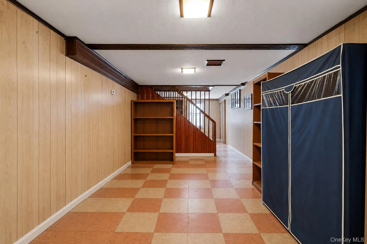 Lower level with it's own entrance provides numerous options. Lower level with it's own entrance provides numerous options.