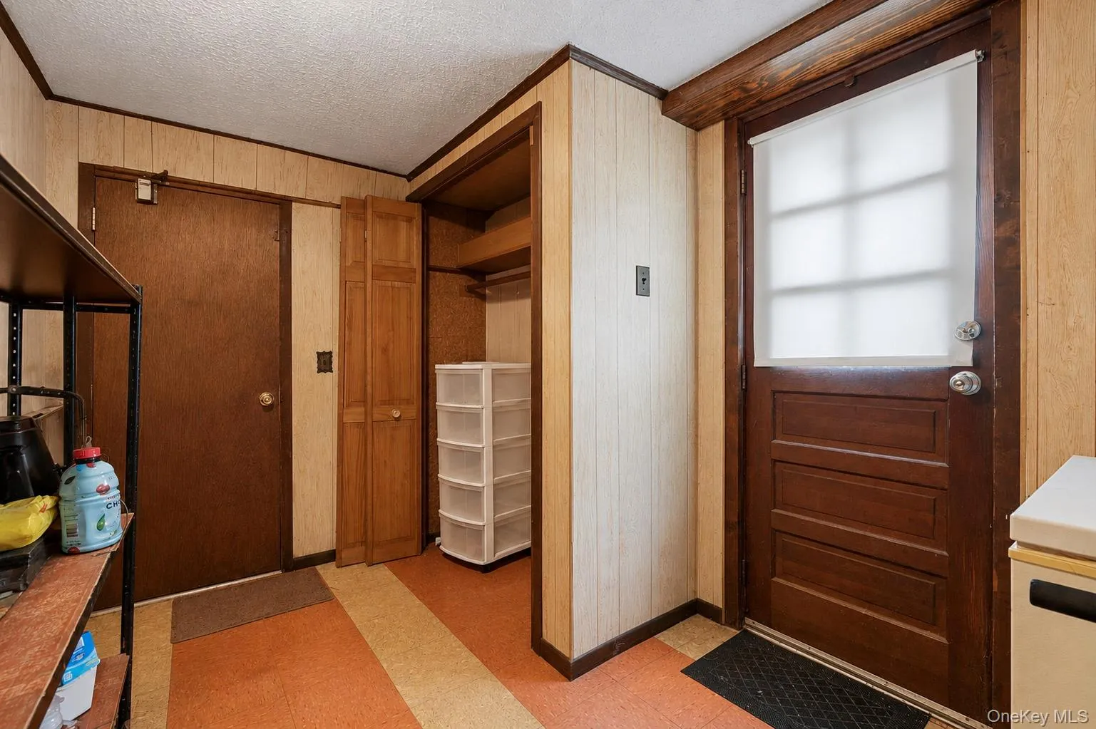 Lower level entry with garage access. Lower level entry with garage access.