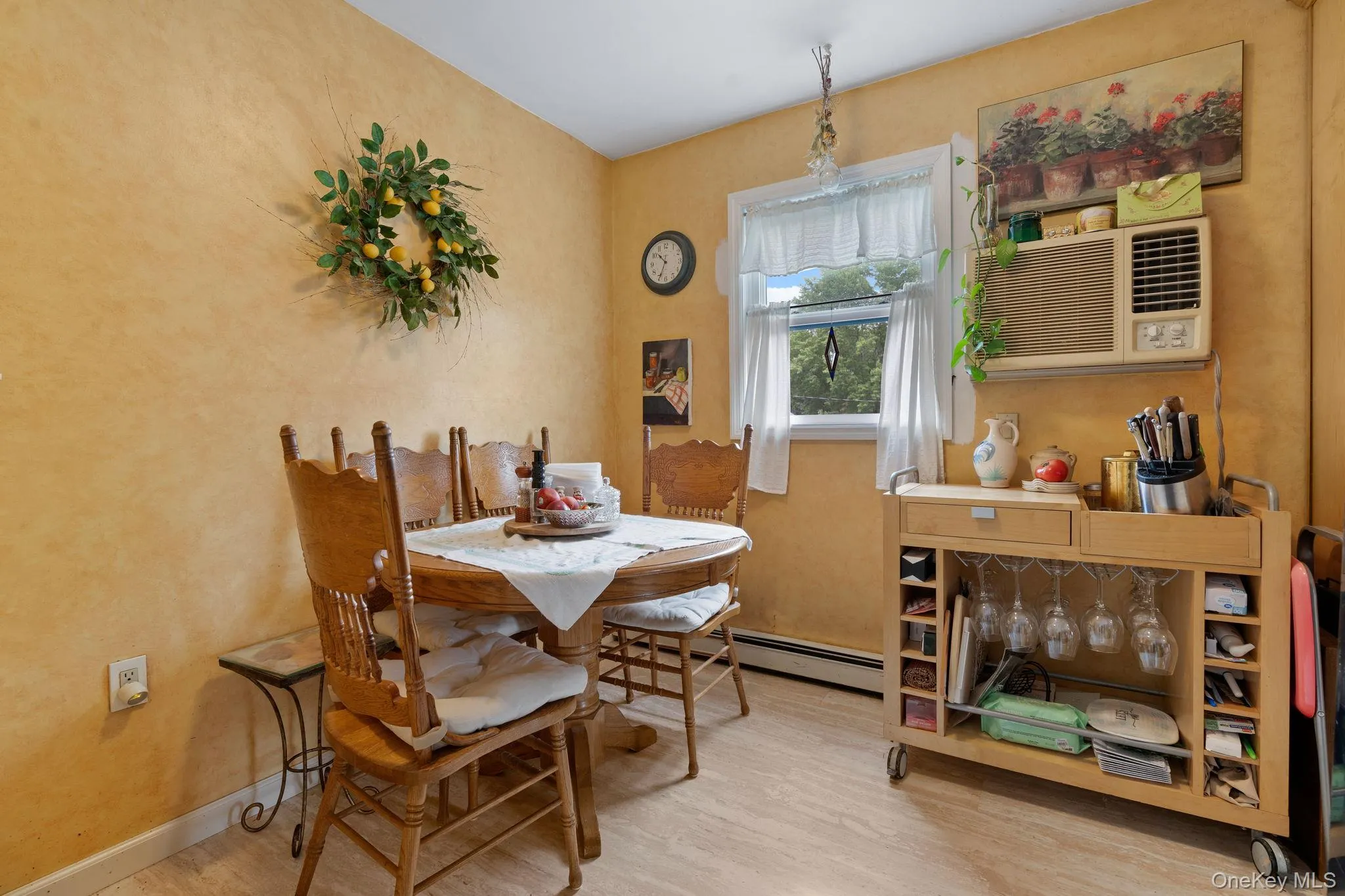 Eat-in kitchen. Eat-in kitchen.