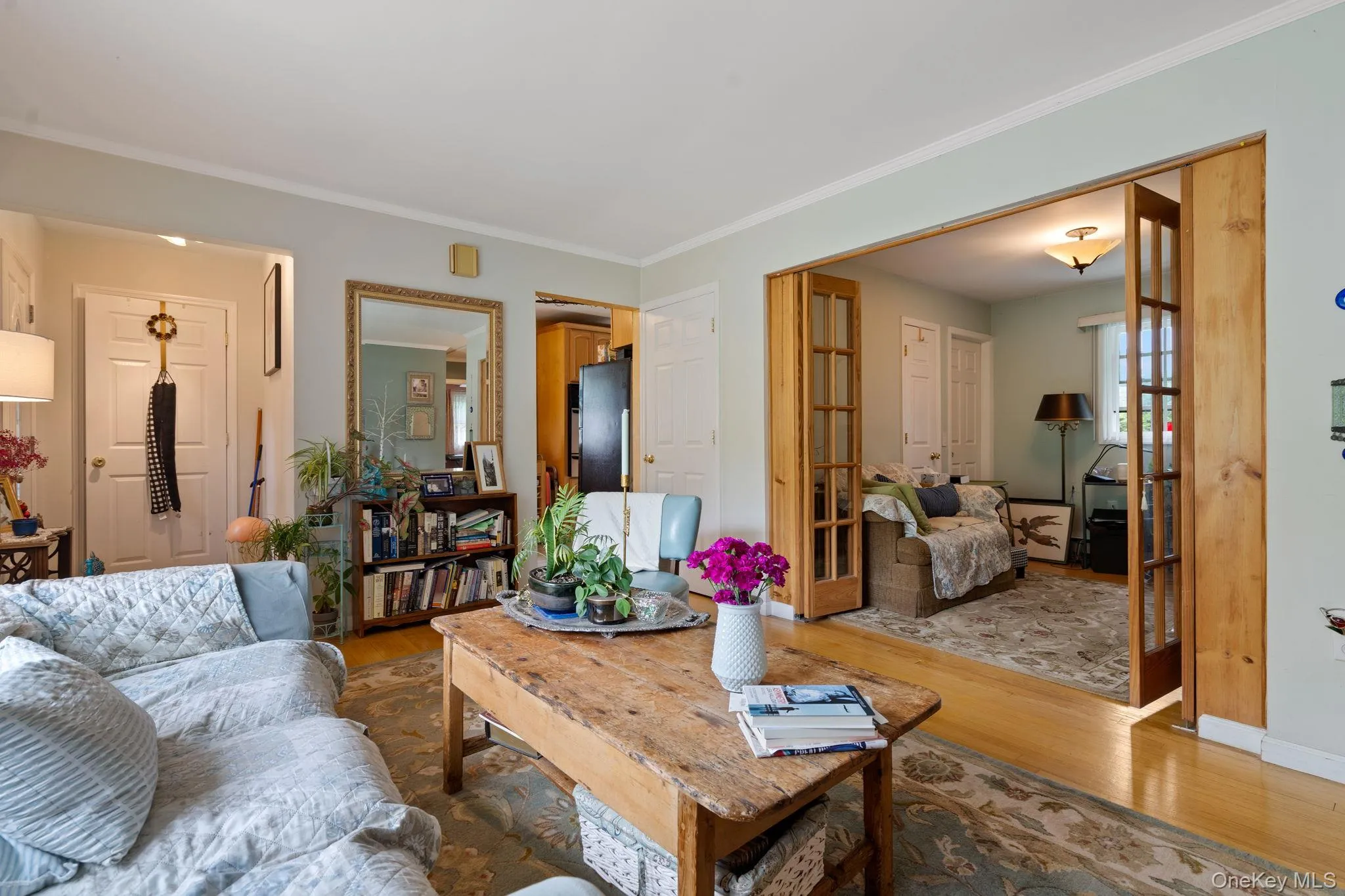 Living room flows nicely to the kitchen and formal dining room. Living room flows nicely to the kitchen and formal dining room.