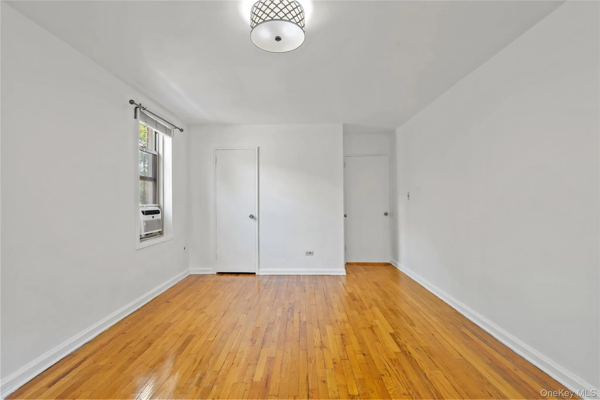 67-25 Clyde Street, New York, NY, 1 Bedroom Bedrooms, 3 Rooms Rooms,1 BathroomBathrooms,Residential,For Rent,Clyde,0,1033095 67-25 Clyde Street, New York, NY, 1 Bedroom Bedrooms, 3 Rooms Rooms,1 BathroomBathrooms,Residential,For Rent,Clyde,0,1033095