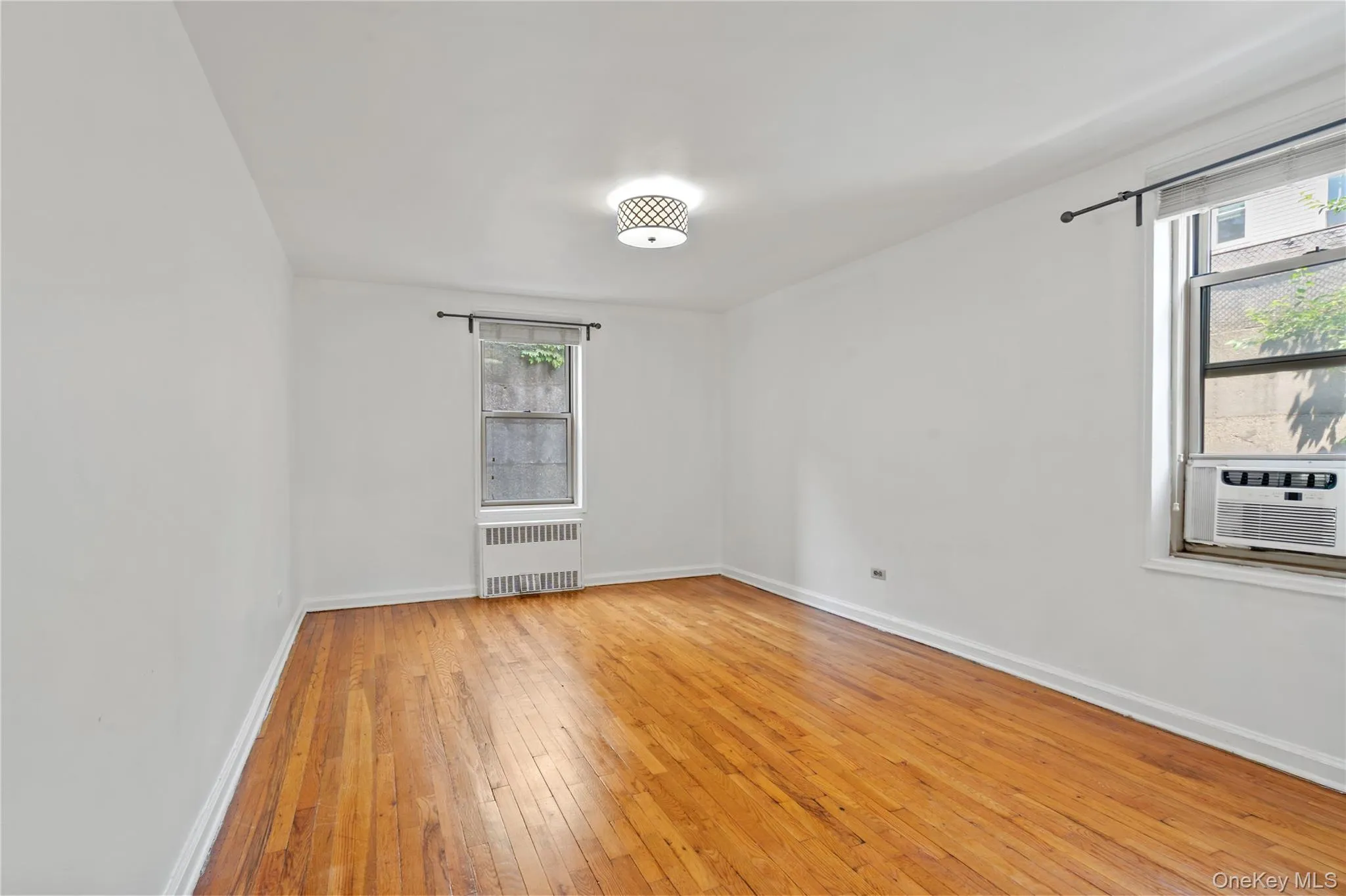 67-25 Clyde Street, New York, NY, 1 Bedroom Bedrooms, 3 Rooms Rooms,1 BathroomBathrooms,Residential,For Rent,Clyde,0,1033095 67-25 Clyde Street, New York, NY, 1 Bedroom Bedrooms, 3 Rooms Rooms,1 BathroomBathrooms,Residential,For Rent,Clyde,0,1033095