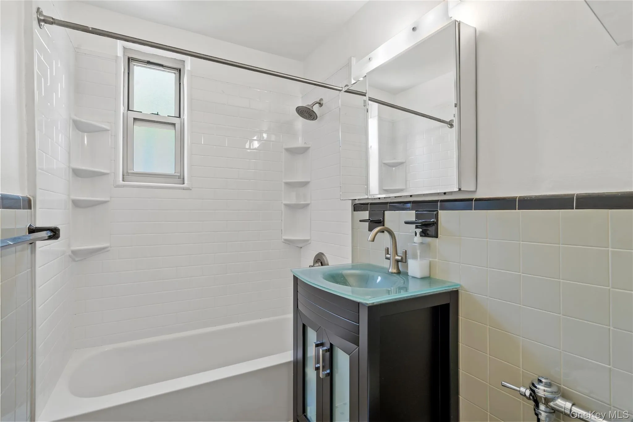 67-25 Clyde Street, New York, NY, 1 Bedroom Bedrooms, 3 Rooms Rooms,1 BathroomBathrooms,Residential,For Rent,Clyde,0,1033095 67-25 Clyde Street, New York, NY, 1 Bedroom Bedrooms, 3 Rooms Rooms,1 BathroomBathrooms,Residential,For Rent,Clyde,0,1033095