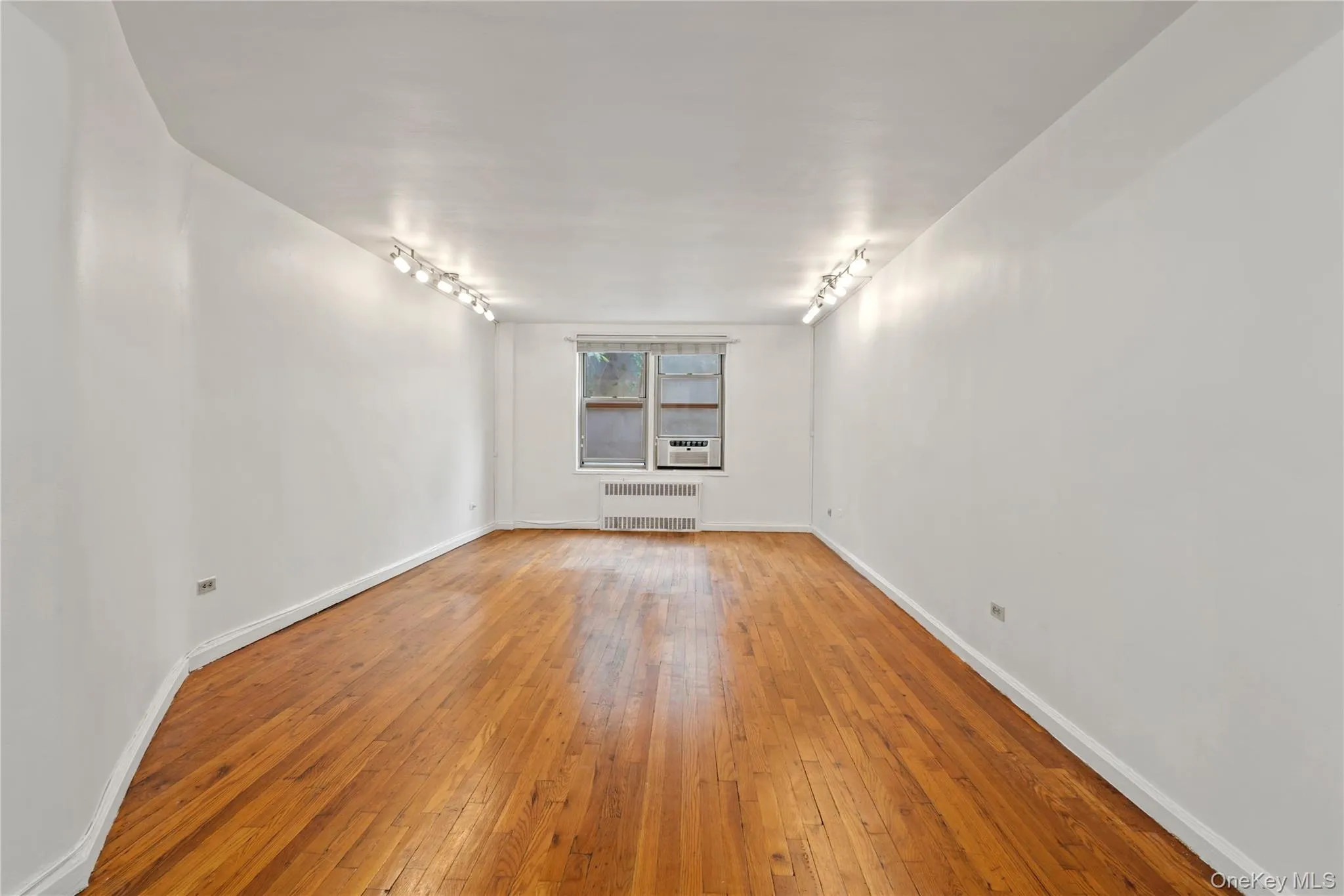 67-25 Clyde Street, New York, NY, 1 Bedroom Bedrooms, 3 Rooms Rooms,1 BathroomBathrooms,Residential,For Rent,Clyde,0,1033095 67-25 Clyde Street, New York, NY, 1 Bedroom Bedrooms, 3 Rooms Rooms,1 BathroomBathrooms,Residential,For Rent,Clyde,0,1033095