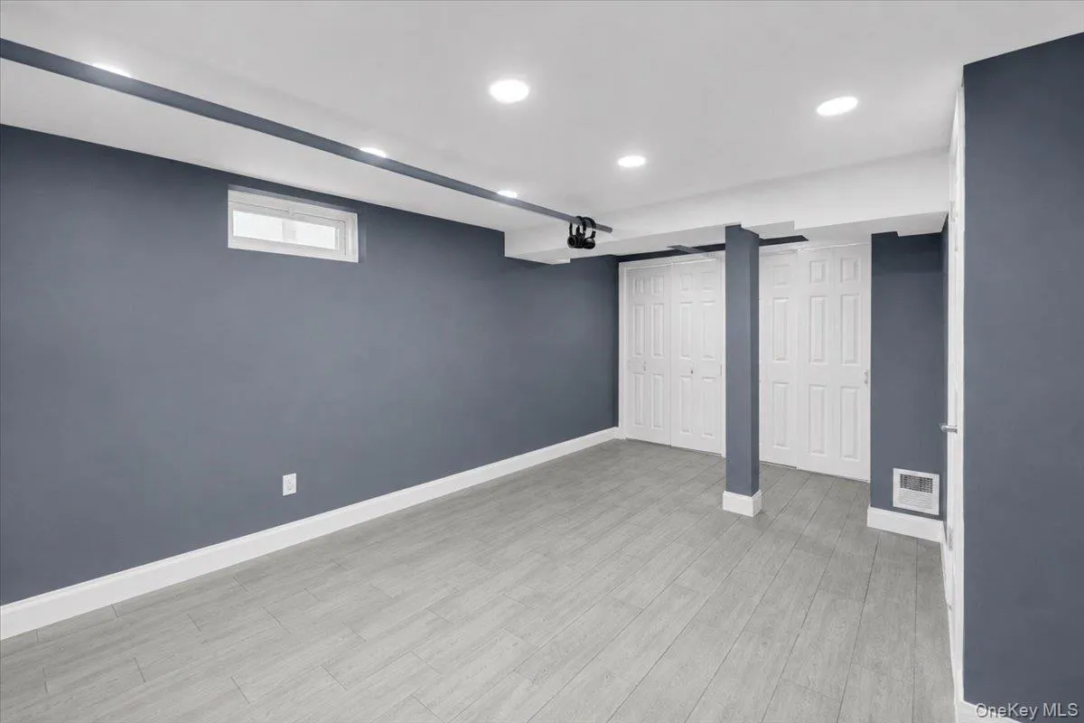 2565 Westervelt Avenue, New York, NY, 3 Bedrooms Bedrooms, 6 Rooms Rooms,1 BathroomBathrooms,Residential,For Rent,Westervelt,0,1033098 2565 Westervelt Avenue, New York, NY, 3 Bedrooms Bedrooms, 6 Rooms Rooms,1 BathroomBathrooms,Residential,For Rent,Westervelt,0,1033098