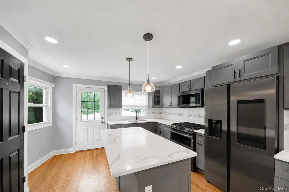 2565 Westervelt Avenue, New York, NY, 3 Bedrooms Bedrooms, 6 Rooms Rooms,1 BathroomBathrooms,Residential,For Rent,Westervelt,0,1033098 2565 Westervelt Avenue, New York, NY, 3 Bedrooms Bedrooms, 6 Rooms Rooms,1 BathroomBathrooms,Residential,For Rent,Westervelt,0,1033098