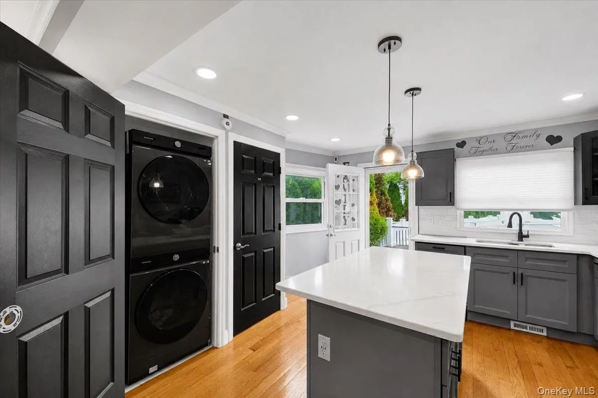2565 Westervelt Avenue, New York, NY, 3 Bedrooms Bedrooms, 6 Rooms Rooms,1 BathroomBathrooms,Residential,For Rent,Westervelt,0,1033098 2565 Westervelt Avenue, New York, NY, 3 Bedrooms Bedrooms, 6 Rooms Rooms,1 BathroomBathrooms,Residential,For Rent,Westervelt,0,1033098