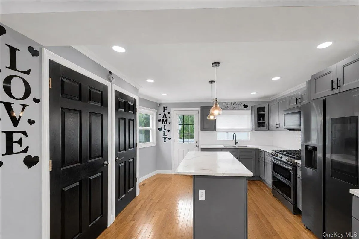 2565 Westervelt Avenue, New York, NY, 3 Bedrooms Bedrooms, 6 Rooms Rooms,1 BathroomBathrooms,Residential,For Rent,Westervelt,0,1033098 2565 Westervelt Avenue, New York, NY, 3 Bedrooms Bedrooms, 6 Rooms Rooms,1 BathroomBathrooms,Residential,For Rent,Westervelt,0,1033098