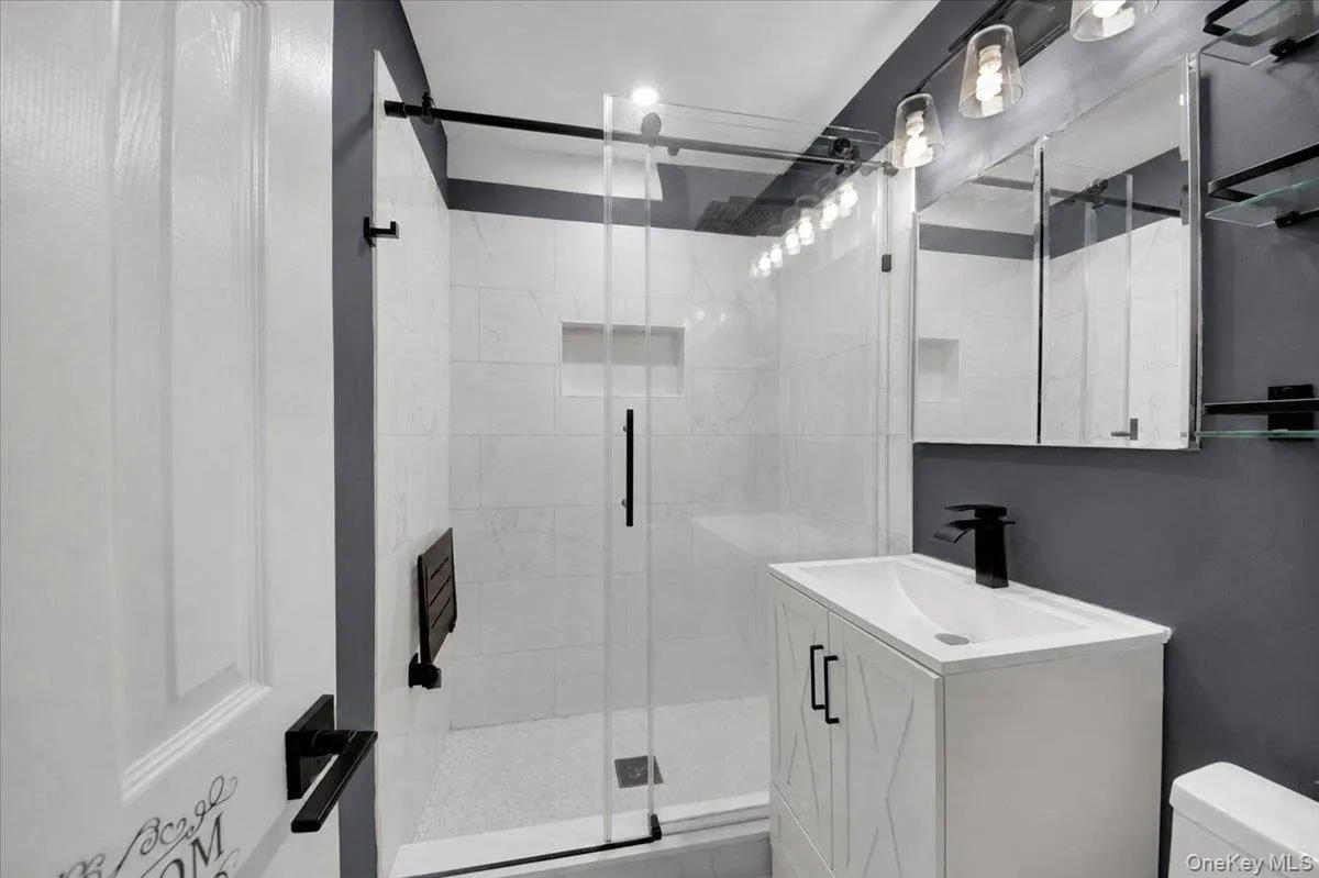 2565 Westervelt Avenue, New York, NY, 3 Bedrooms Bedrooms, 6 Rooms Rooms,1 BathroomBathrooms,Residential,For Rent,Westervelt,0,1033098 2565 Westervelt Avenue, New York, NY, 3 Bedrooms Bedrooms, 6 Rooms Rooms,1 BathroomBathrooms,Residential,For Rent,Westervelt,0,1033098
