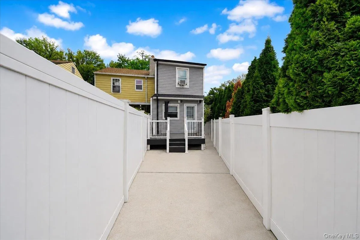 2565 Westervelt Avenue, New York, NY, 3 Bedrooms Bedrooms, 6 Rooms Rooms,1 BathroomBathrooms,Residential,For Rent,Westervelt,0,1033098 2565 Westervelt Avenue, New York, NY, 3 Bedrooms Bedrooms, 6 Rooms Rooms,1 BathroomBathrooms,Residential,For Rent,Westervelt,0,1033098