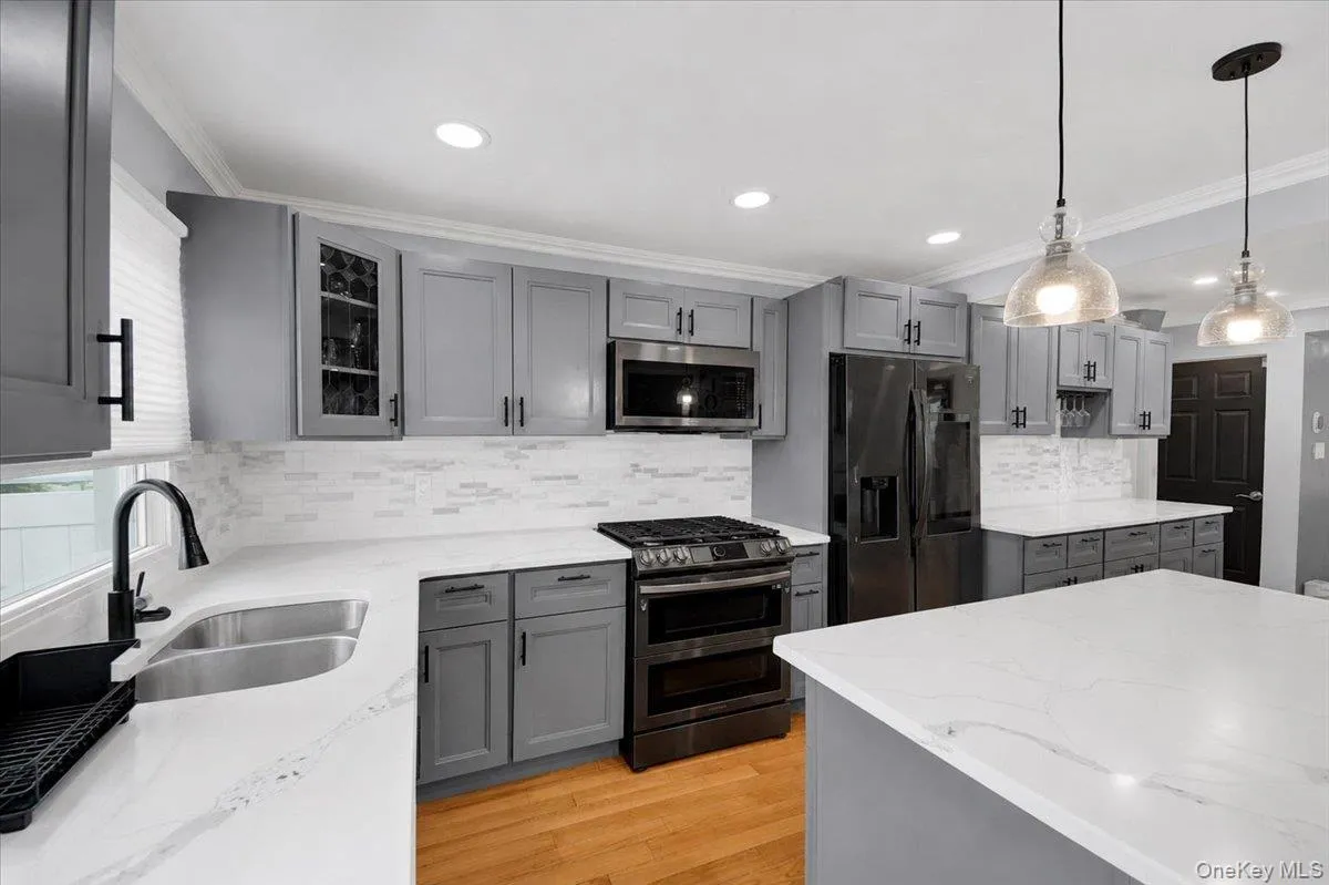 2565 Westervelt Avenue, New York, NY, 3 Bedrooms Bedrooms, 6 Rooms Rooms,1 BathroomBathrooms,Residential,For Rent,Westervelt,0,1033098 2565 Westervelt Avenue, New York, NY, 3 Bedrooms Bedrooms, 6 Rooms Rooms,1 BathroomBathrooms,Residential,For Rent,Westervelt,0,1033098