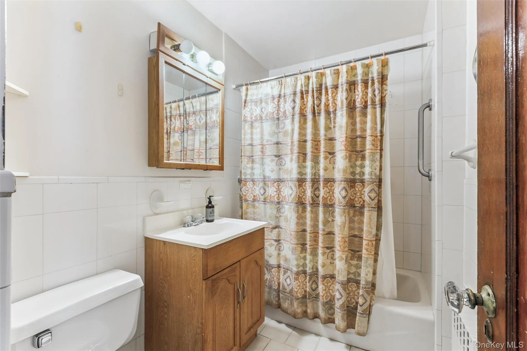 Full Bathroom Full Bathroom
