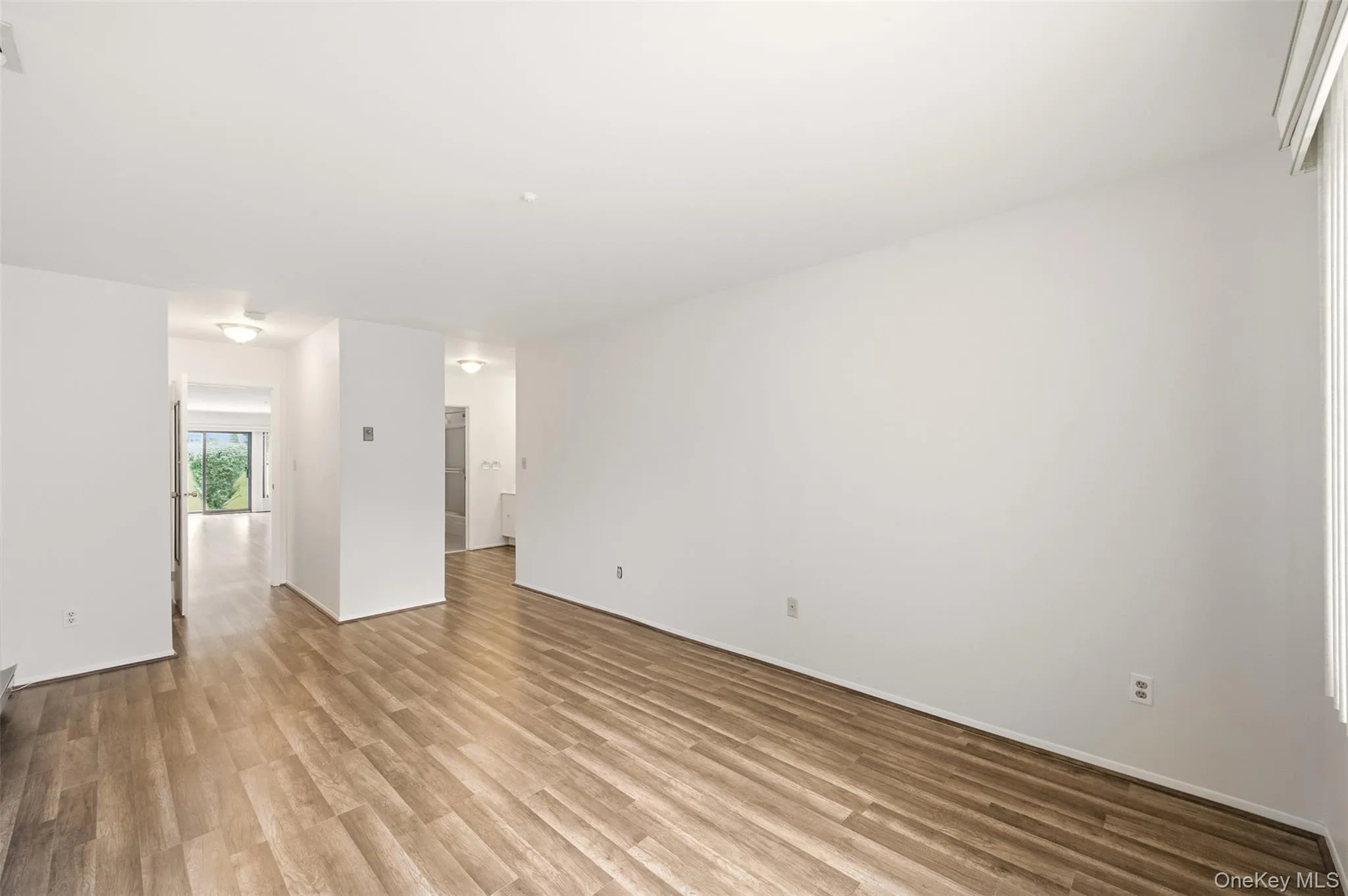 1006 Cabot Path, Smithtown, NY, 1 Bedroom Bedrooms, 4 Rooms Rooms,1 BathroomBathrooms,Residential,For Rent,Cabot,0,1033101 1006 Cabot Path, Smithtown, NY, 1 Bedroom Bedrooms, 4 Rooms Rooms,1 BathroomBathrooms,Residential,For Rent,Cabot,0,1033101