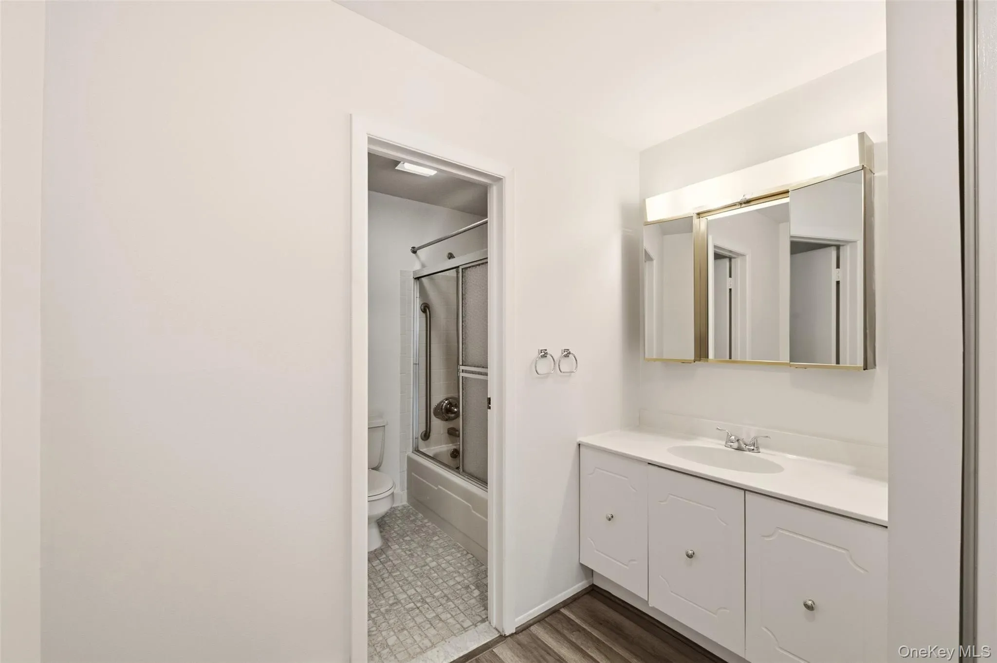 1006 Cabot Path, Smithtown, NY, 1 Bedroom Bedrooms, 4 Rooms Rooms,1 BathroomBathrooms,Residential,For Rent,Cabot,0,1033101 1006 Cabot Path, Smithtown, NY, 1 Bedroom Bedrooms, 4 Rooms Rooms,1 BathroomBathrooms,Residential,For Rent,Cabot,0,1033101