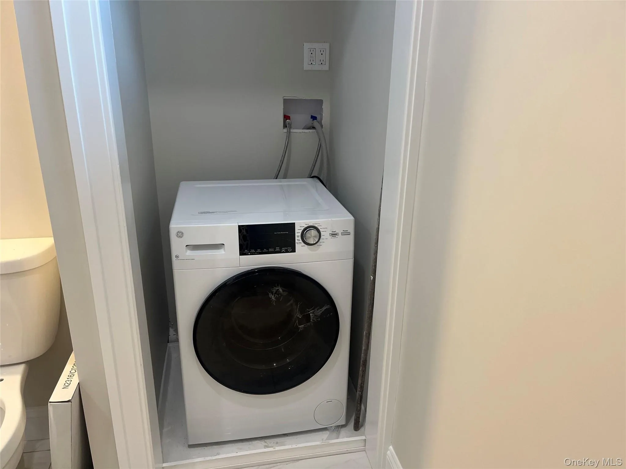 68A Main Street, Babylon, NY, 2 Bedrooms Bedrooms, 4 Rooms Rooms,1 BathroomBathrooms,Residential Lease,For Rent,Main,0,1033125 68A Main Street, Babylon, NY, 2 Bedrooms Bedrooms, 4 Rooms Rooms,1 BathroomBathrooms,Residential Lease,For Rent,Main,0,1033125