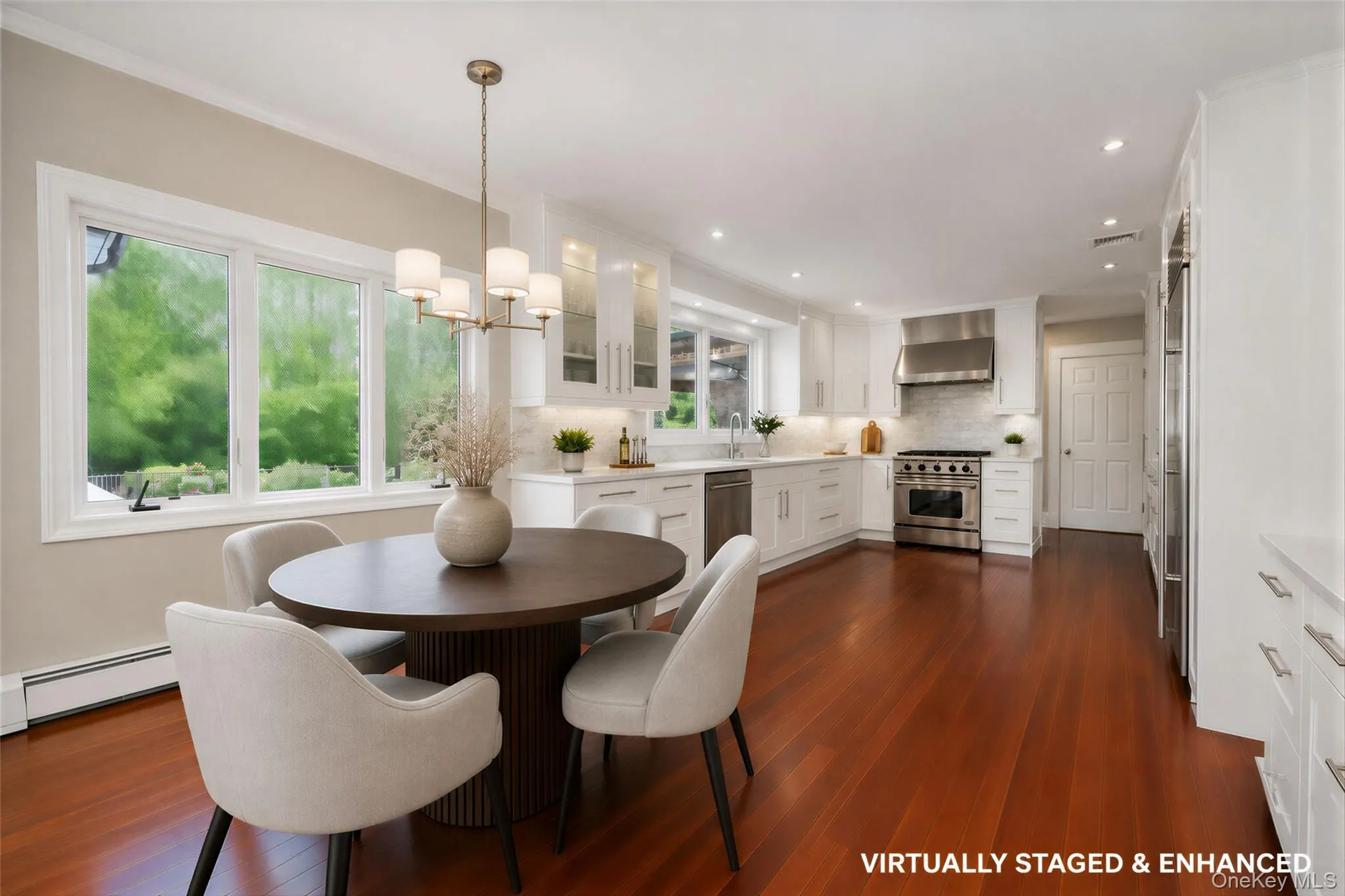Eat-in Kitchen w/ Stainless Steel Appliances Eat-in Kitchen w/ Stainless Steel Appliances
