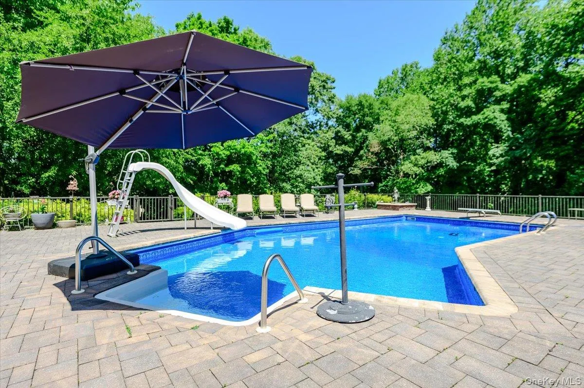 In-ground Salt Water, Heated, Vinyl Pool In-ground Salt Water, Heated, Vinyl Pool