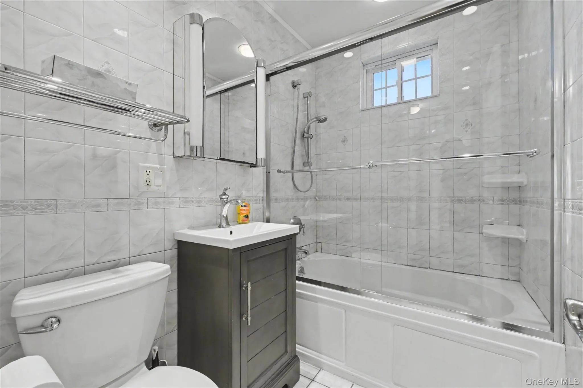 First floor bathroom updated and has a whirlpool tub First floor bathroom updated and has a whirlpool tub